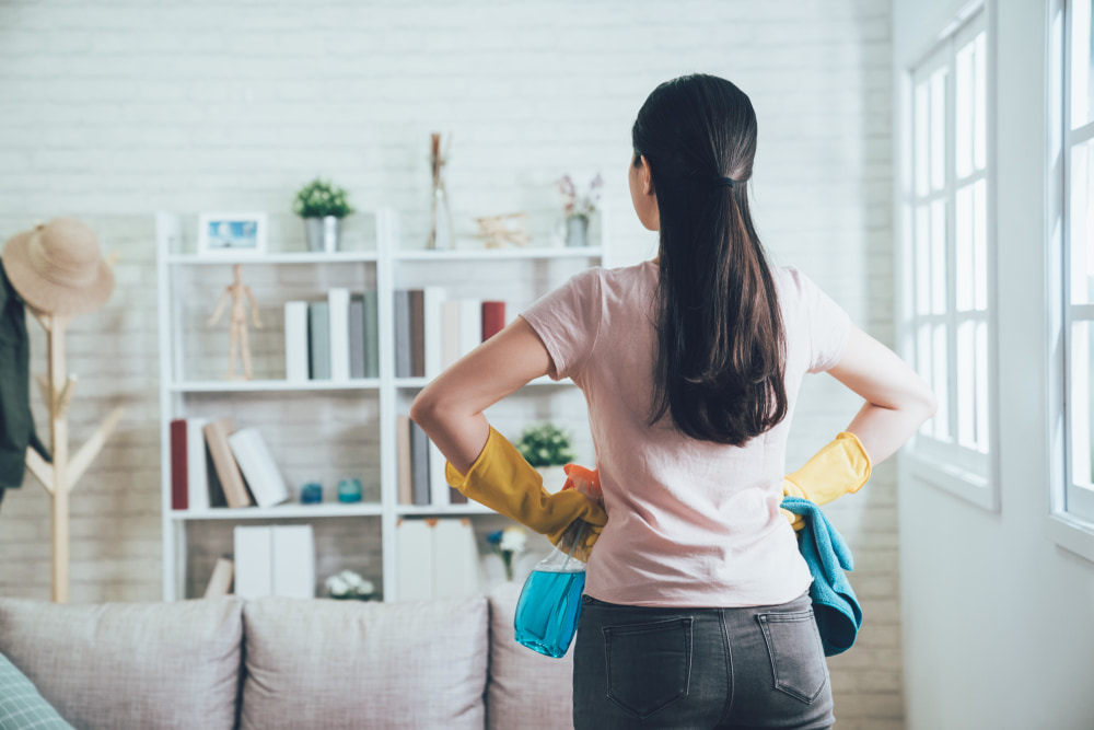 should you clean before a cleaner comes