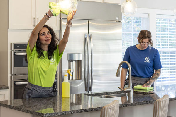 two women cleaning the kitchen